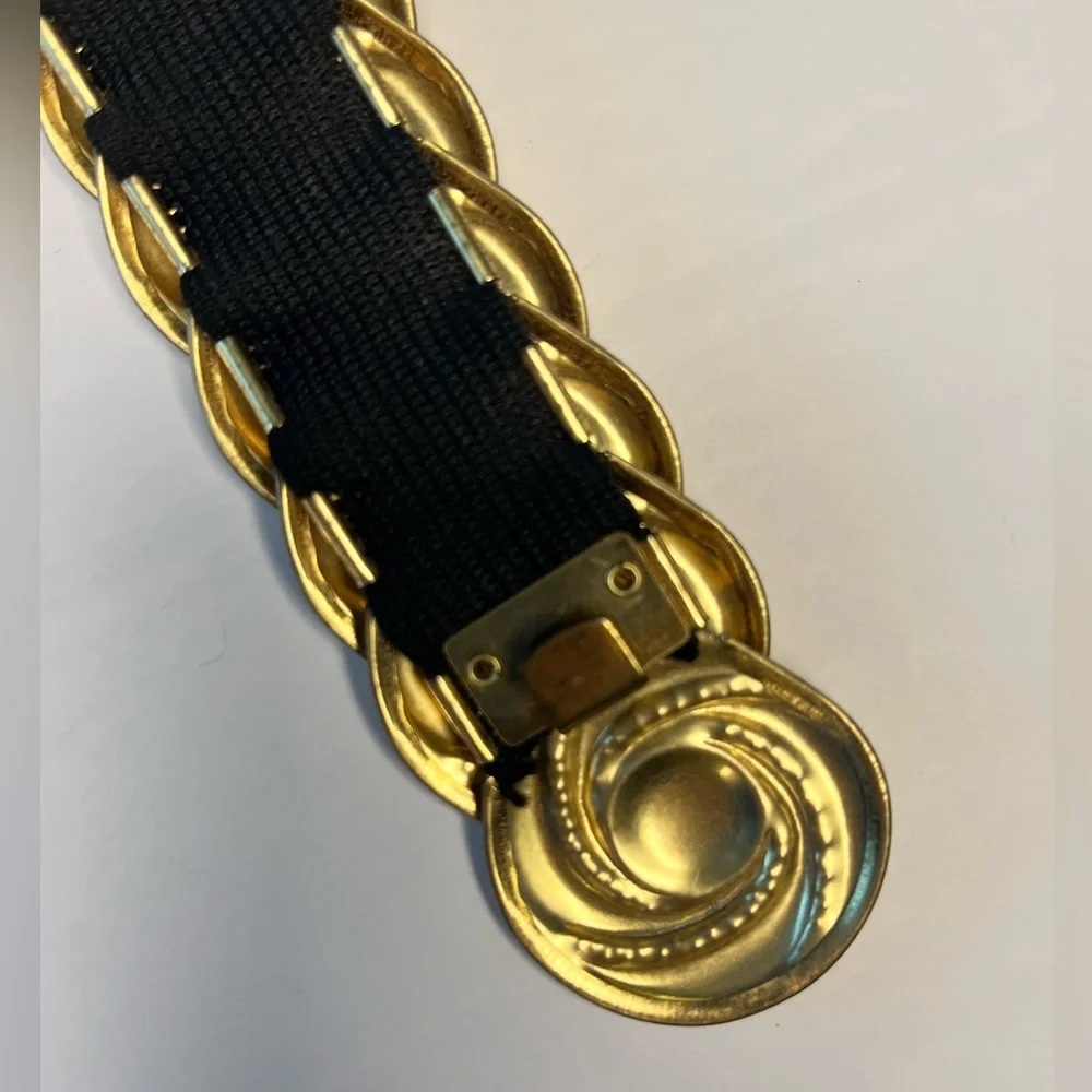 Vintage 1990's Y2K‎ Gold Tone Circle Scallop Medallion Stretch Belt One Size